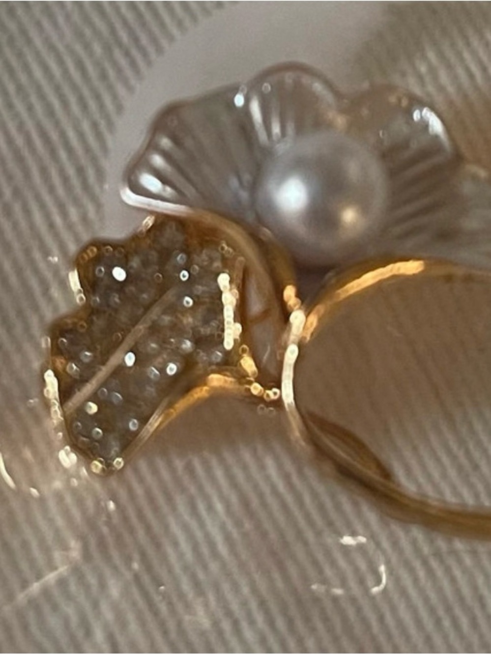 Asian botanical ginkgo leaf brooche